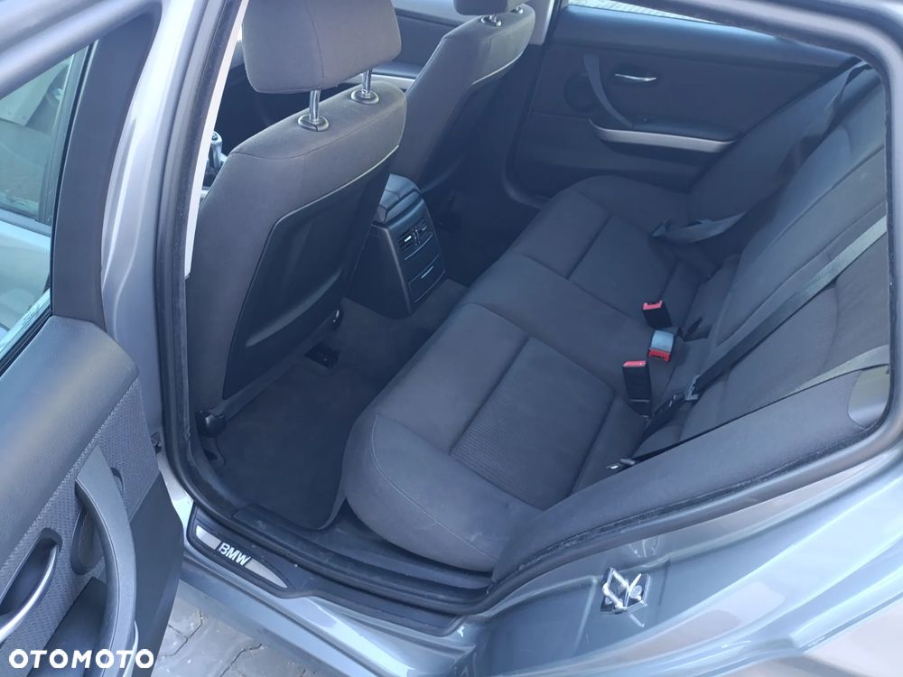 BMW Seria 3 318i Edition Exclusive - 27