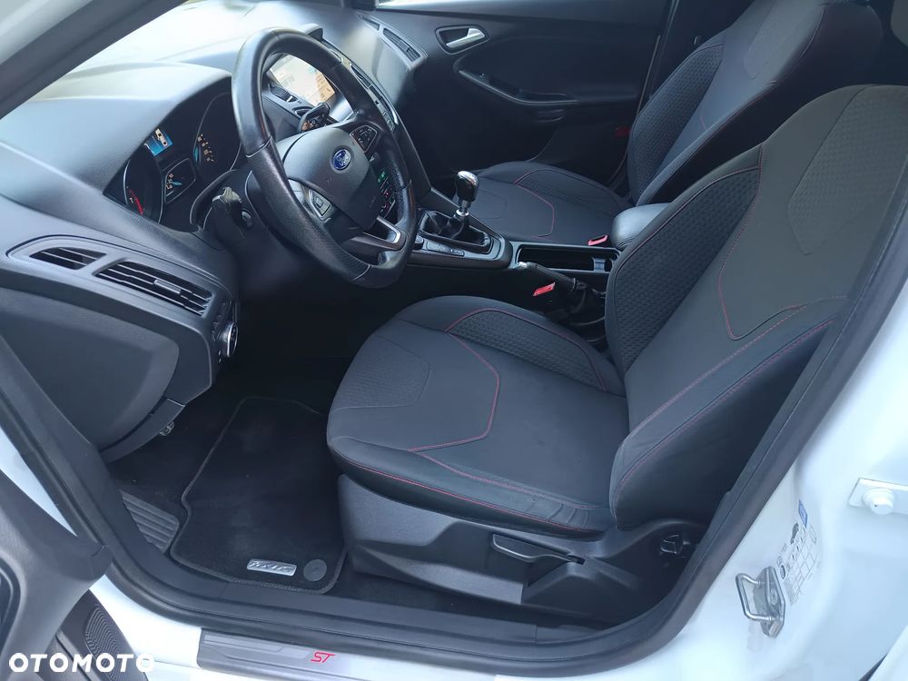 Ford Focus 1.0 EcoBoost Start-Stopp-System ST-LINE - 4
