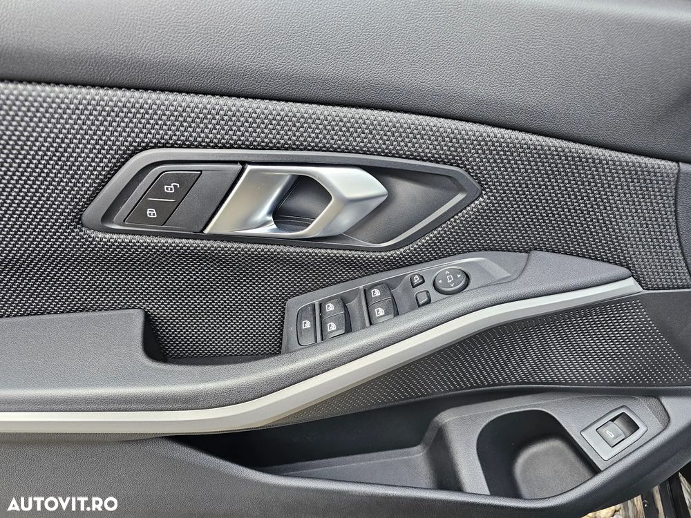 BMW Seria 3 320d Aut. M Sport - 22