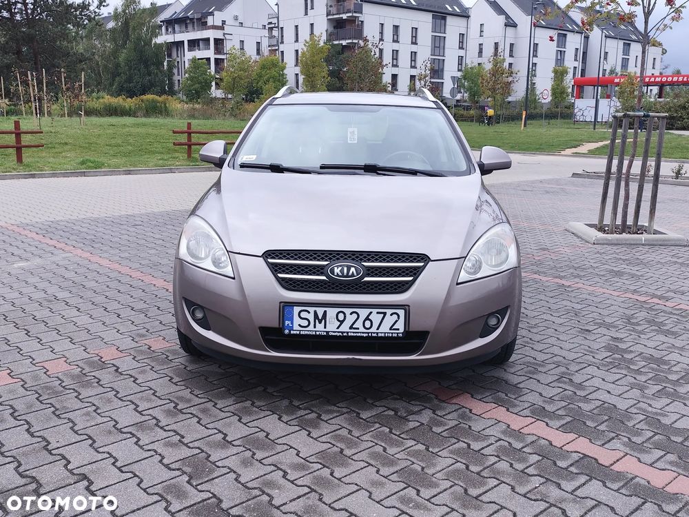 Kia Ceed - 8
