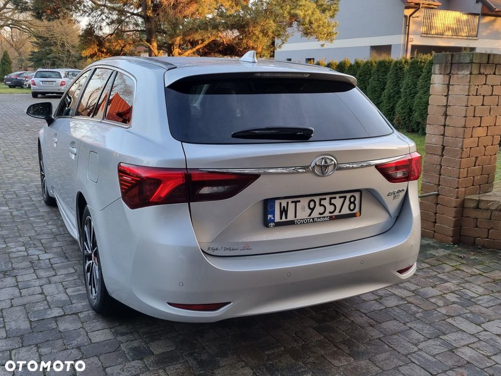 Toyota Avensis 2.0 D-4D Premium - 11