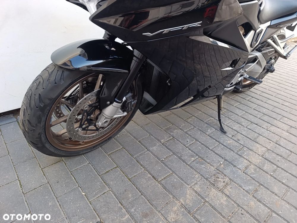 Honda VFR - 10