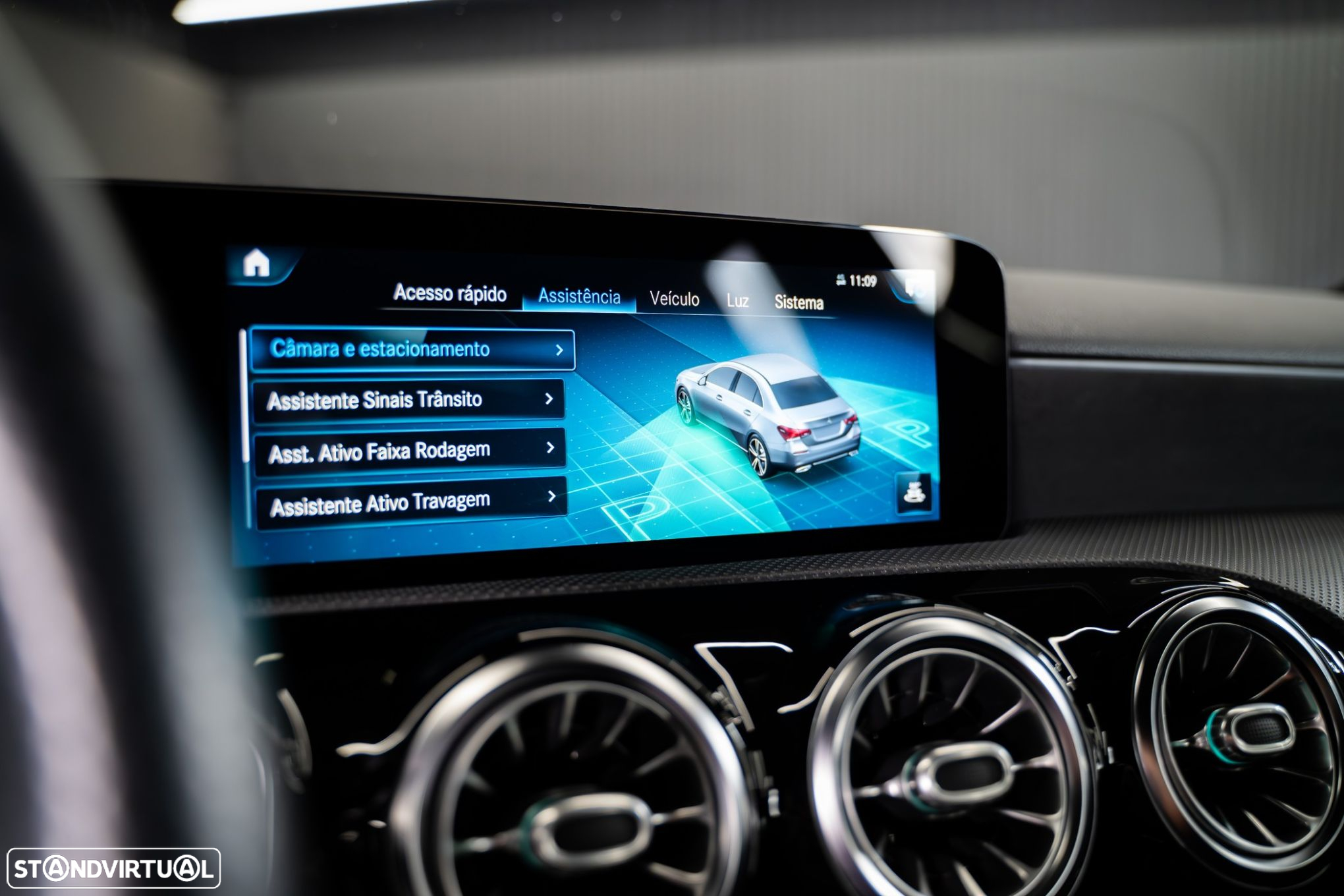 Mercedes-Benz A 250 Limousine e AMG Line - 30