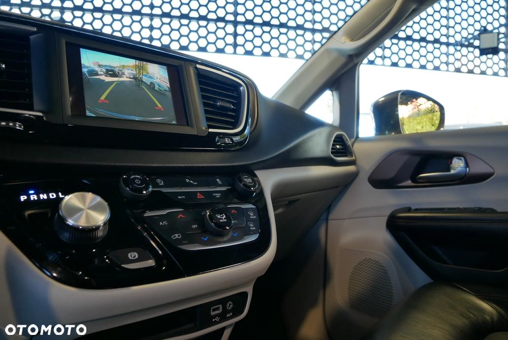 Chrysler Pacifica - 22