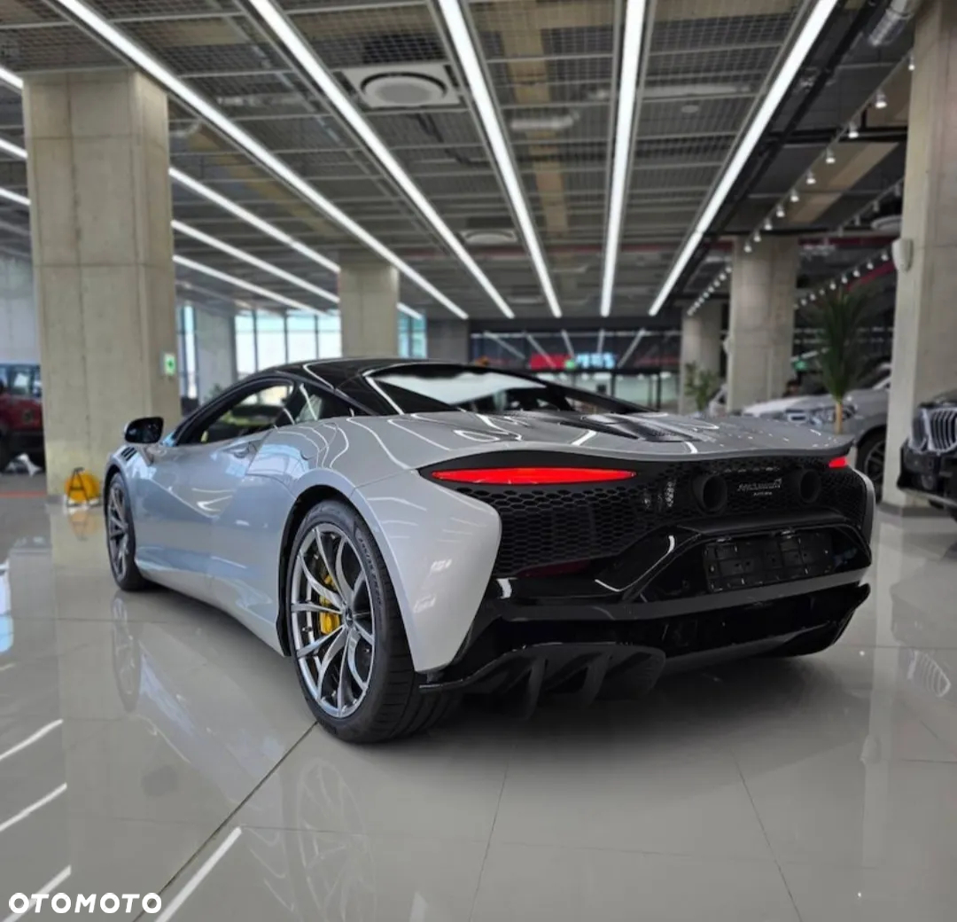 McLaren Artura - 18