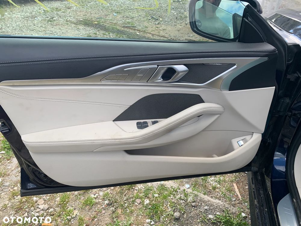 BMW Seria 8 - 18