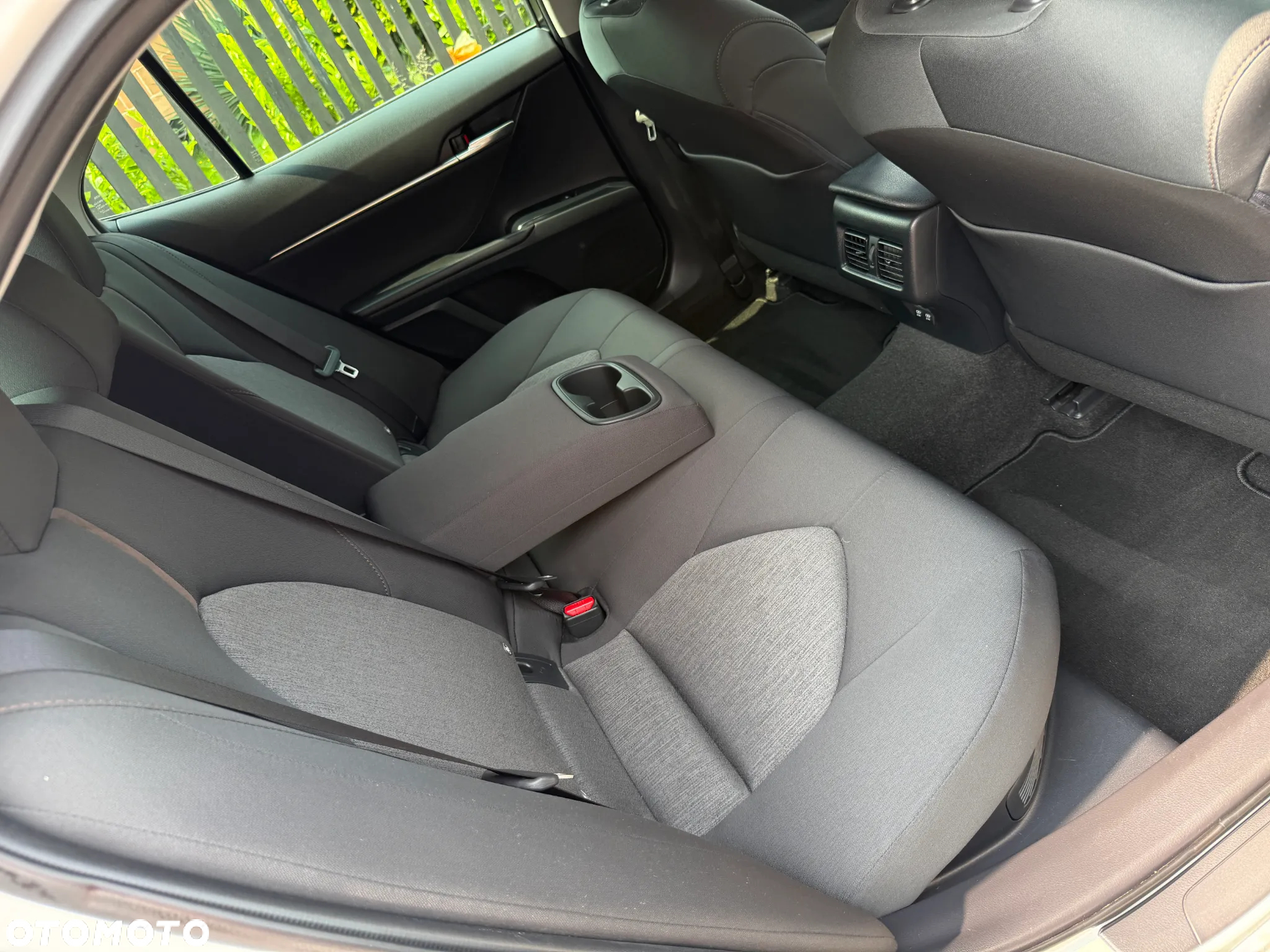 Toyota Camry 2.5 Hybrid Comfort CVT - 30