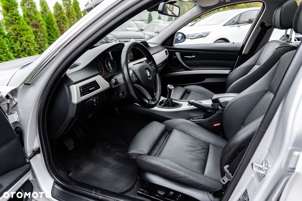 BMW Seria 3 330xi - 19