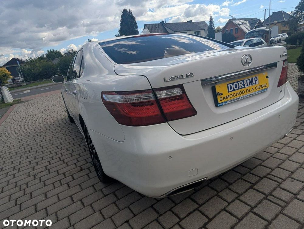 Lexus LS 460 AWD - 11