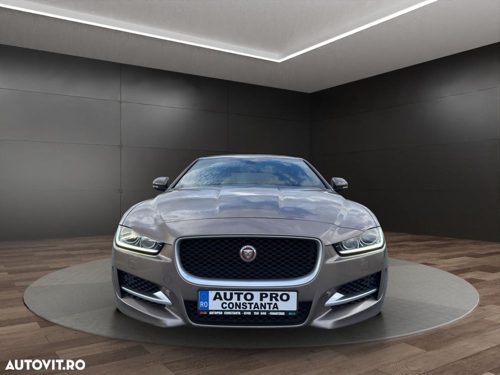 Jaguar XE - 13