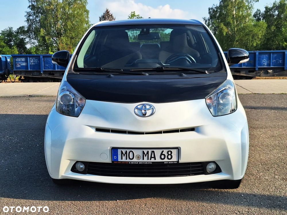 Toyota iQ 1.0 + - 9