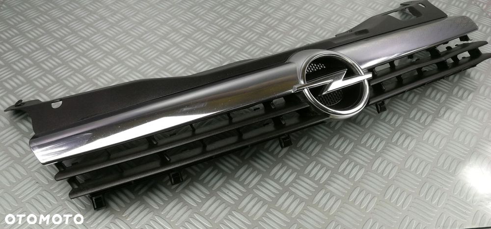 13108463 13135487 grill logo atrapa chłodnic OPEL ASTRA H III 3 2003-2007r - 9