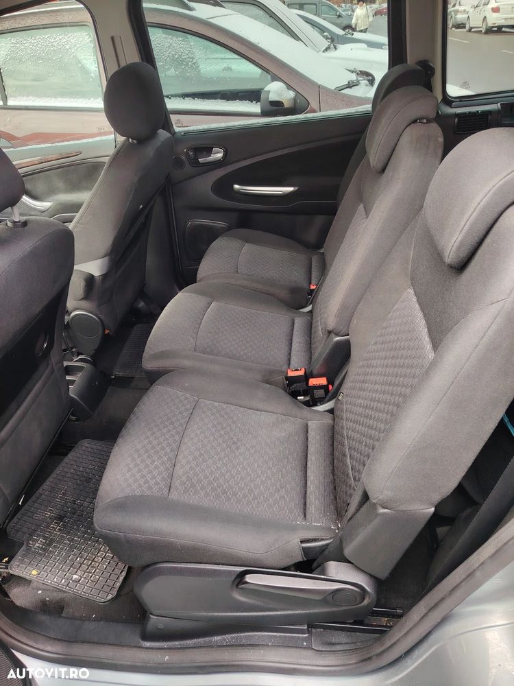 Ford Galaxy 2.0 TDCi DPF Aut. Ghia - 8