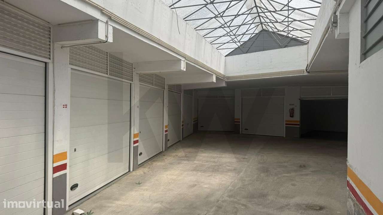 Oportunidade de Investimento: Lote de 10 Garagens Fechadas no Centro d - Grande imagem: 4/6