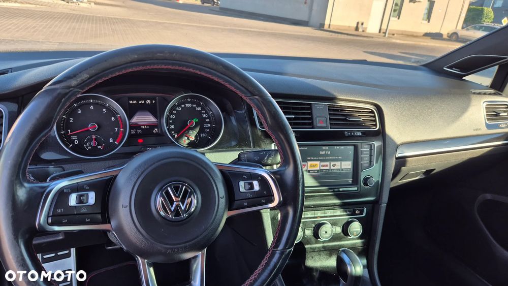 Volkswagen Golf - 26