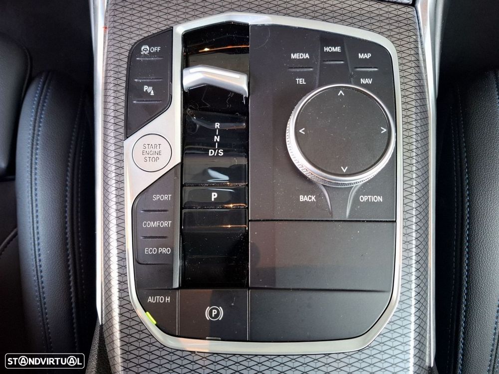 BMW 320 d Touring Pack Desportivo M Auto - 23
