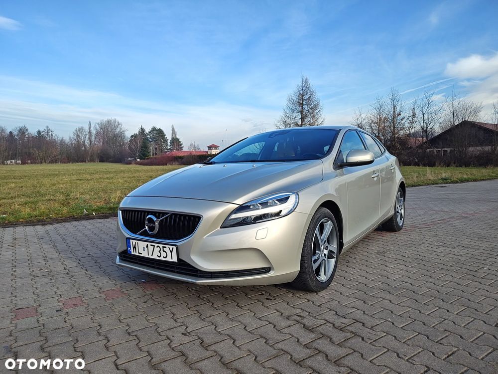 Volvo V40 D3 Momentum - 1