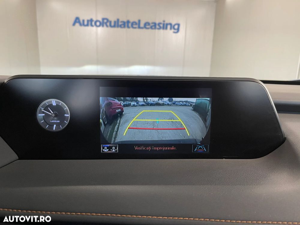 Lexus UX 250h (E-FOUR) Luxury Line - 13