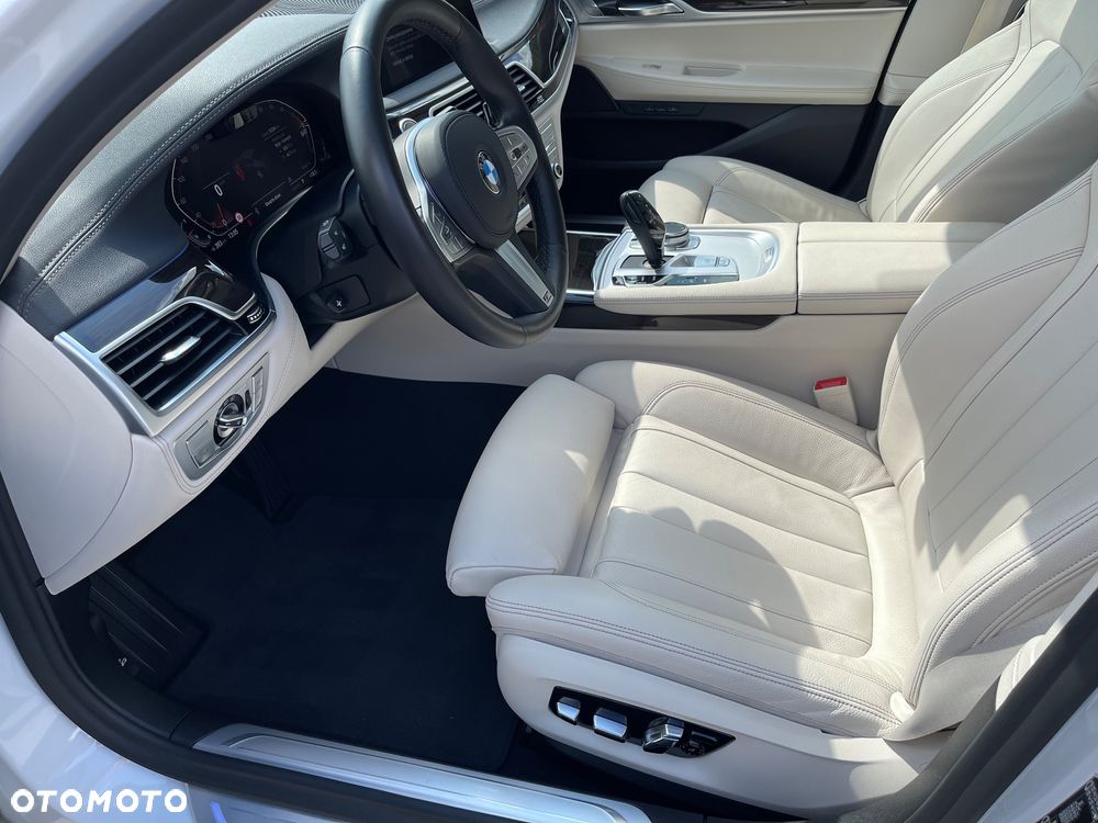 BMW Seria 7 750i xDrive - 15
