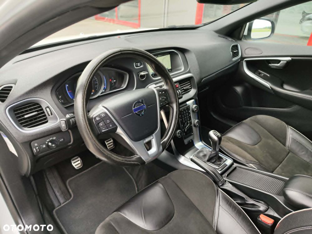 Volvo V40 D2 Drive-E R-Design Momentum - 24