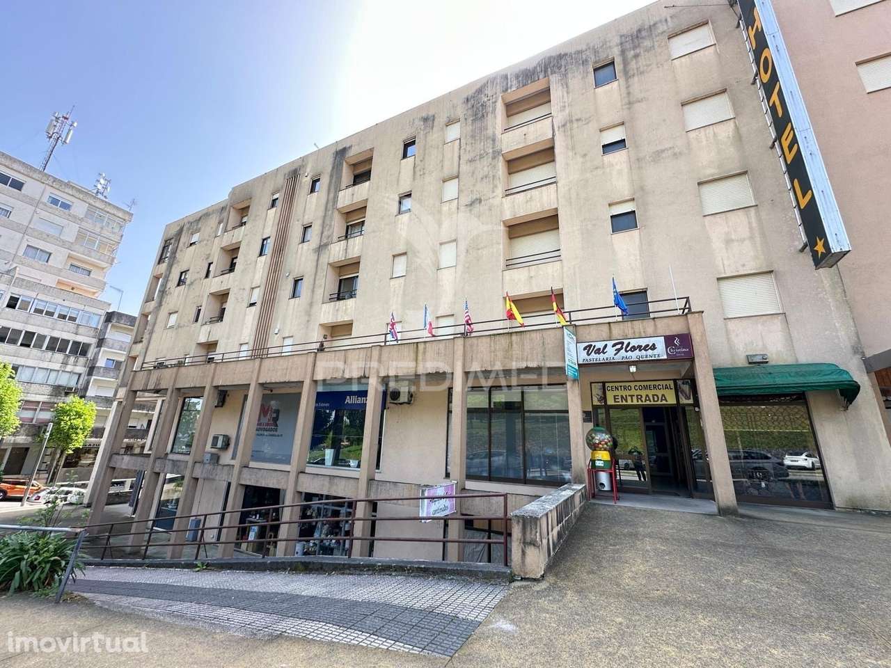 Loja para Arrendamento no Centro de Valença | Edifício S. Gião - Grande imagem: 2/9