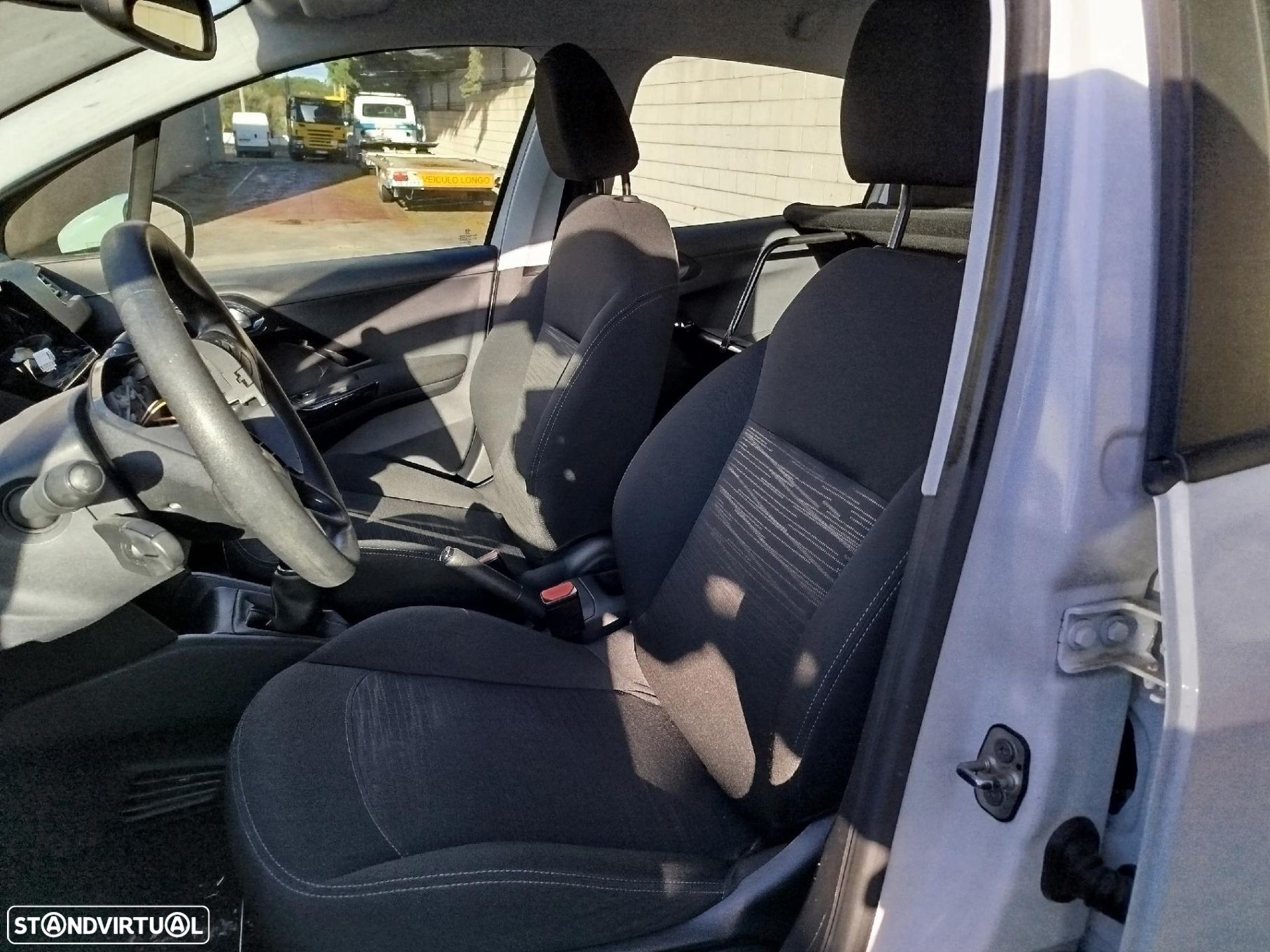Para peças PEUGEOT 208 - 10