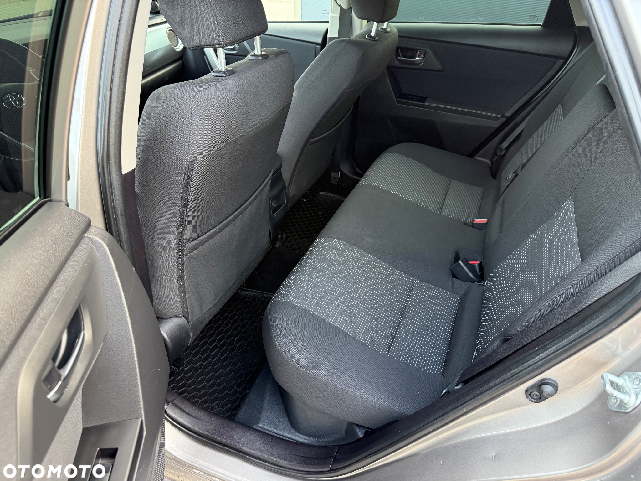 Toyota Auris 1.8 Hybrid Life - 14