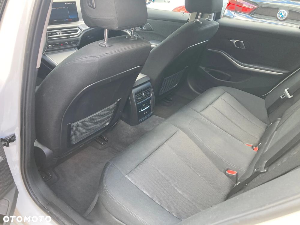 BMW Seria 3 318i Advantage sport - 13