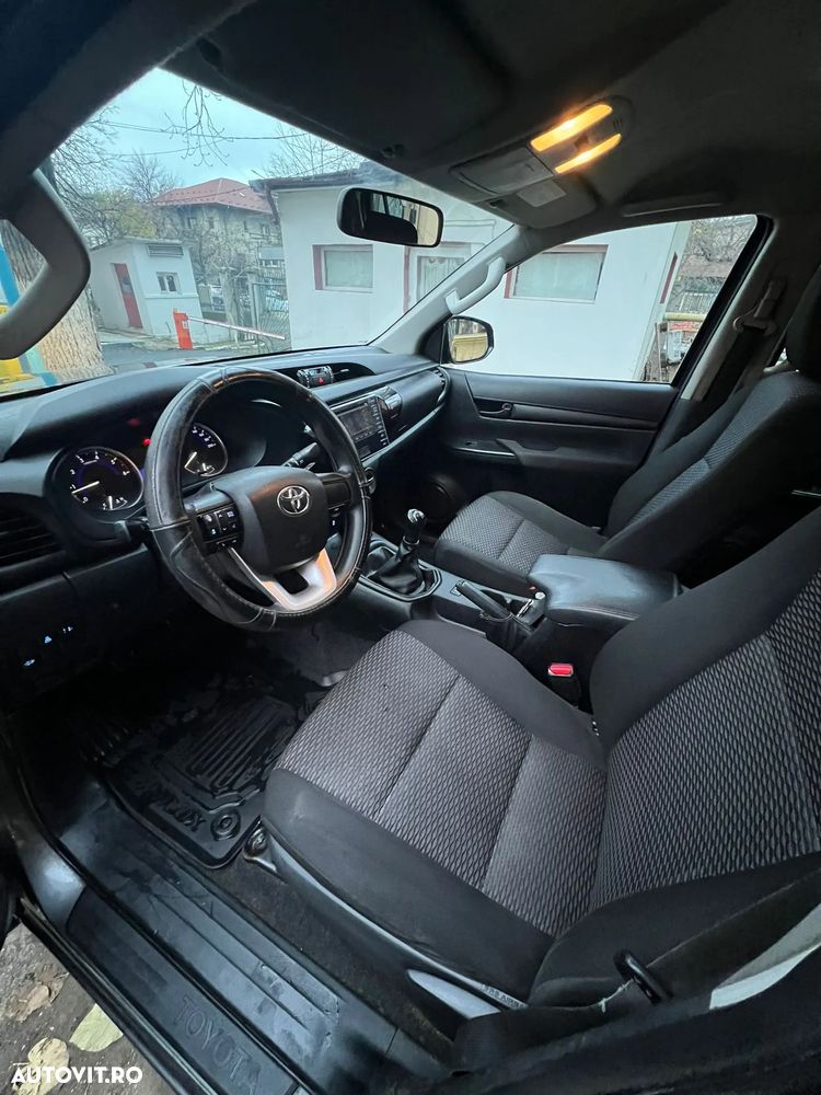 Toyota Hilux 2.4D 150CP 4x4 Double Cab 6MT Style - 12