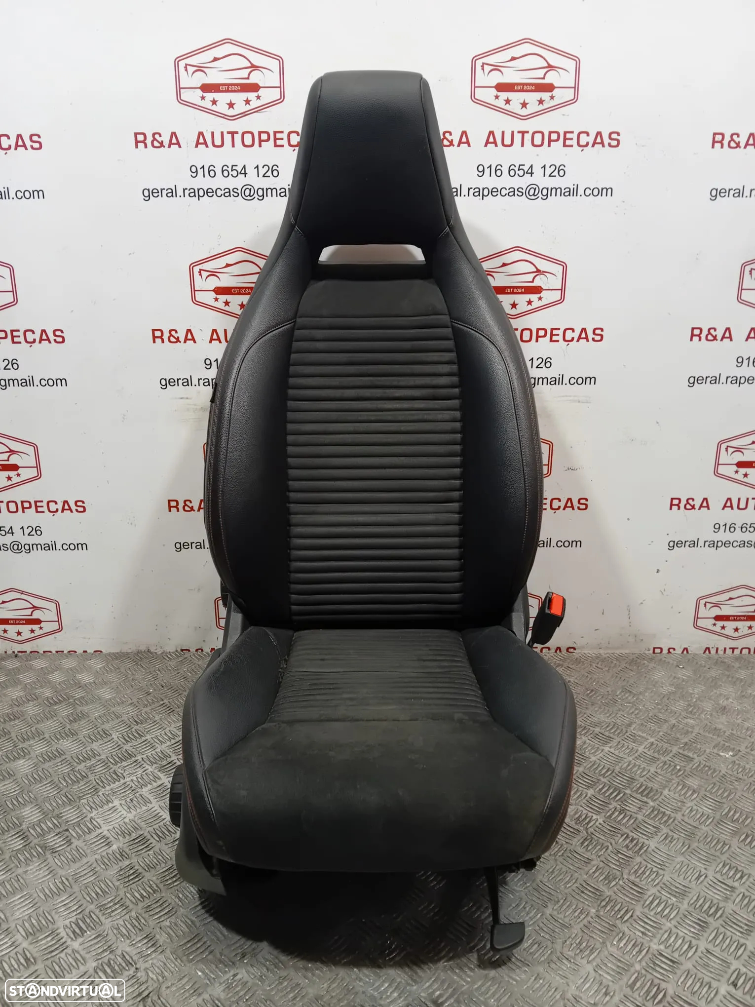 Conjunto de Bancos Mercedes Classe A W176 AMG Original - 16