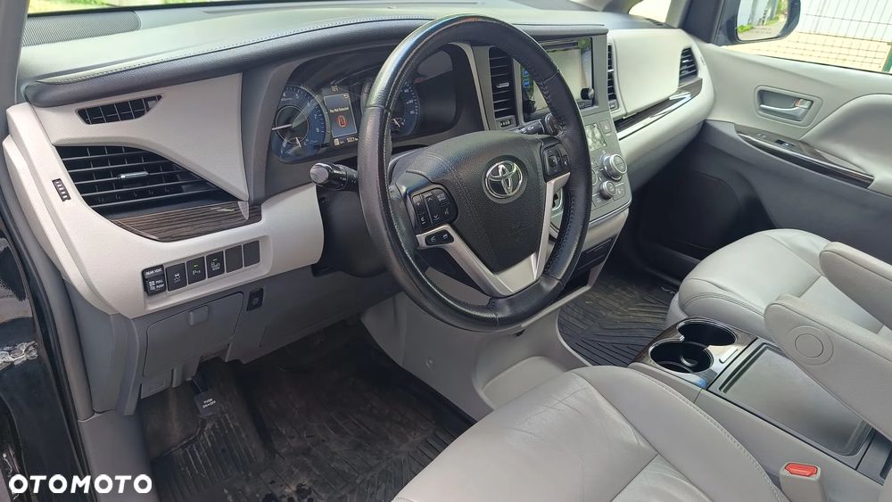 Toyota Sienna 3.5 V6 XLE AWD - 21