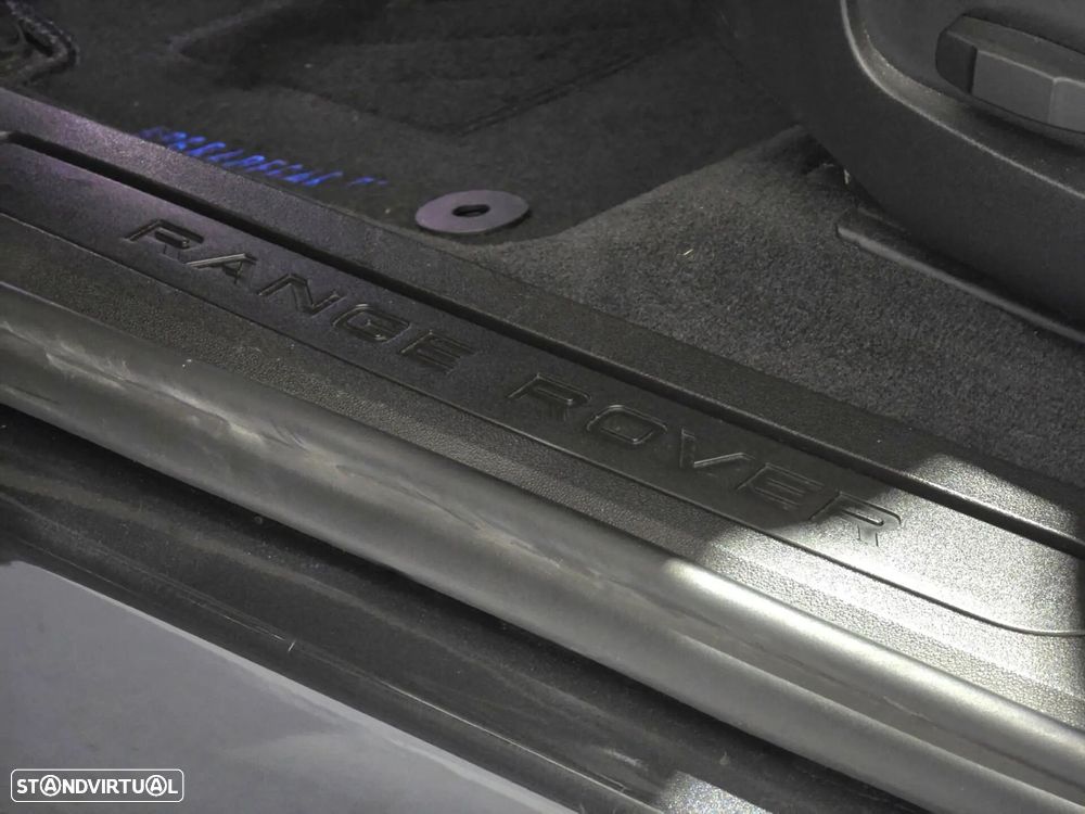 Land Rover Range Rover Evoque 1.5 P300e AWD Auto - 32