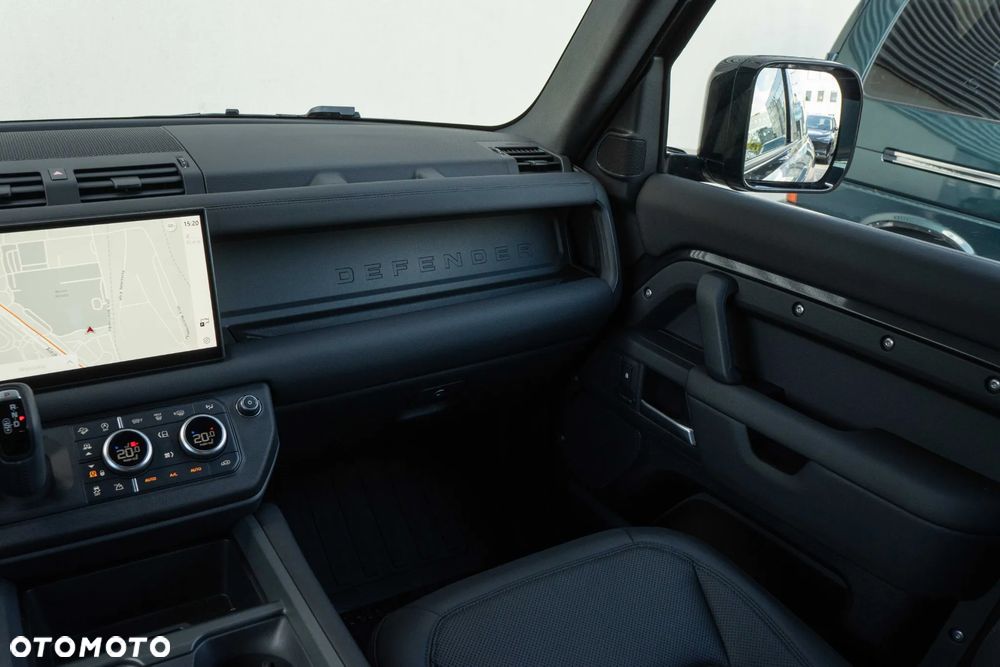 Land Rover Defender 90 D250 X-Dynamic SE - 24