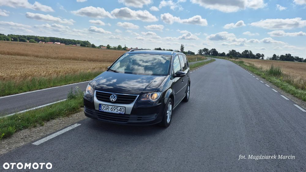 Volkswagen Touran 1.9 TDI Highline DSG - 4