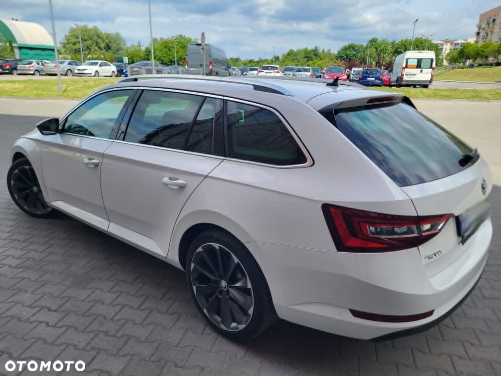 Skoda Superb 2.0 TDI DSG Premium Edition - 23