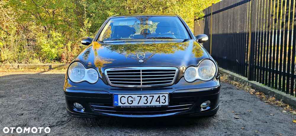 Mercedes-Benz C-Class 2005 photo 2