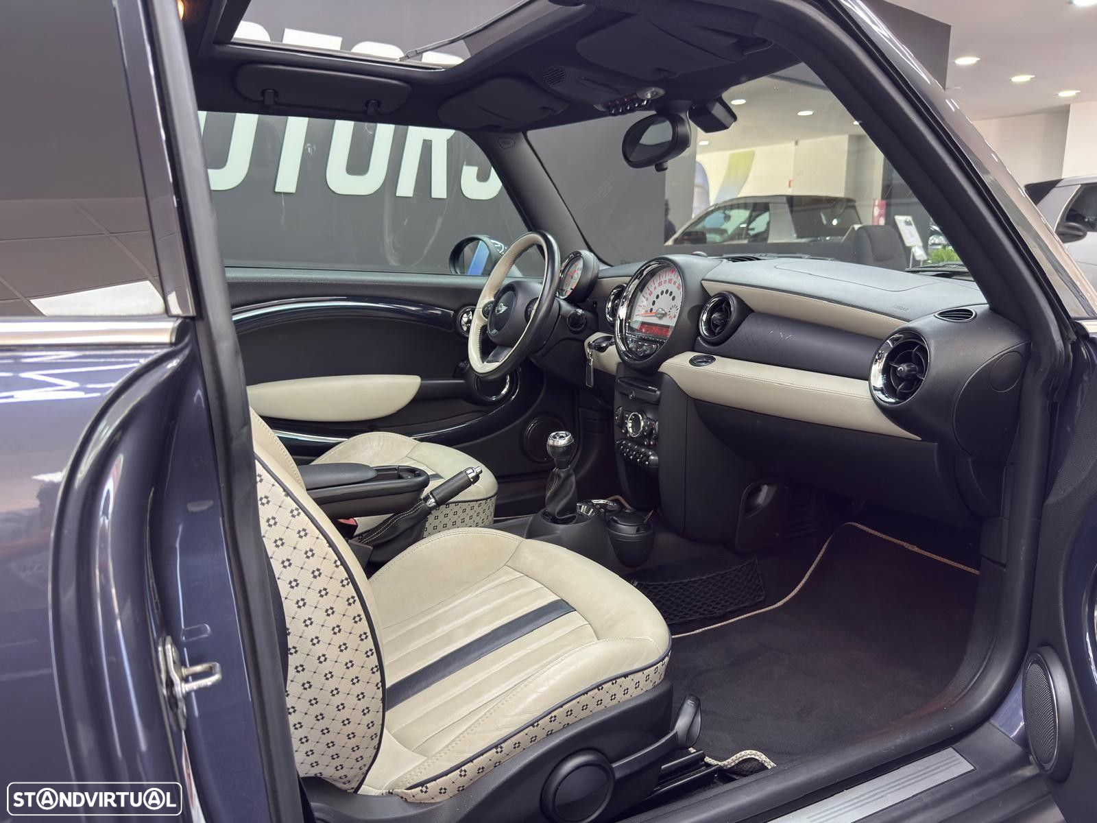 MINI 3 Portas Cooper D - 25
