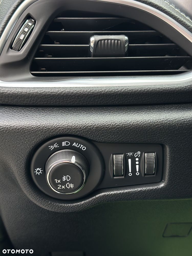 Chrysler Pacifica - 23