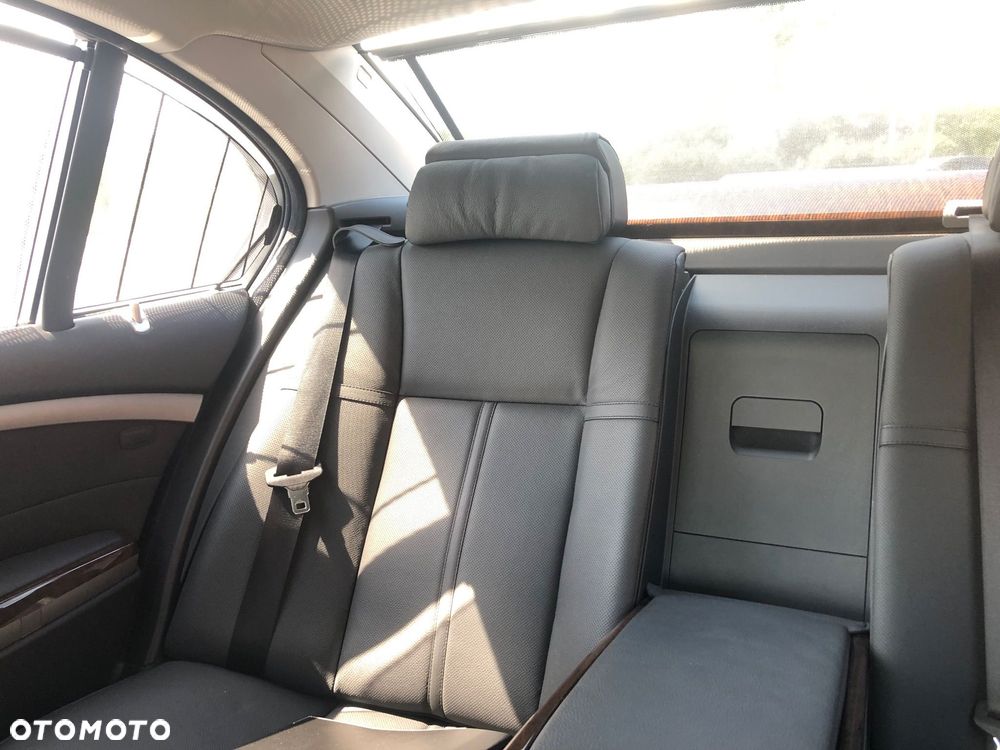 BMW Seria 7 745i L - 15