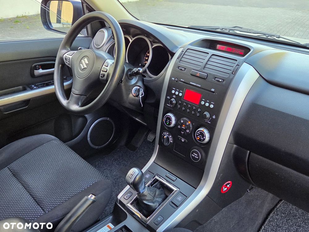 Suzuki Grand Vitara 1.9 DDiS Comfort DPF Family - 21