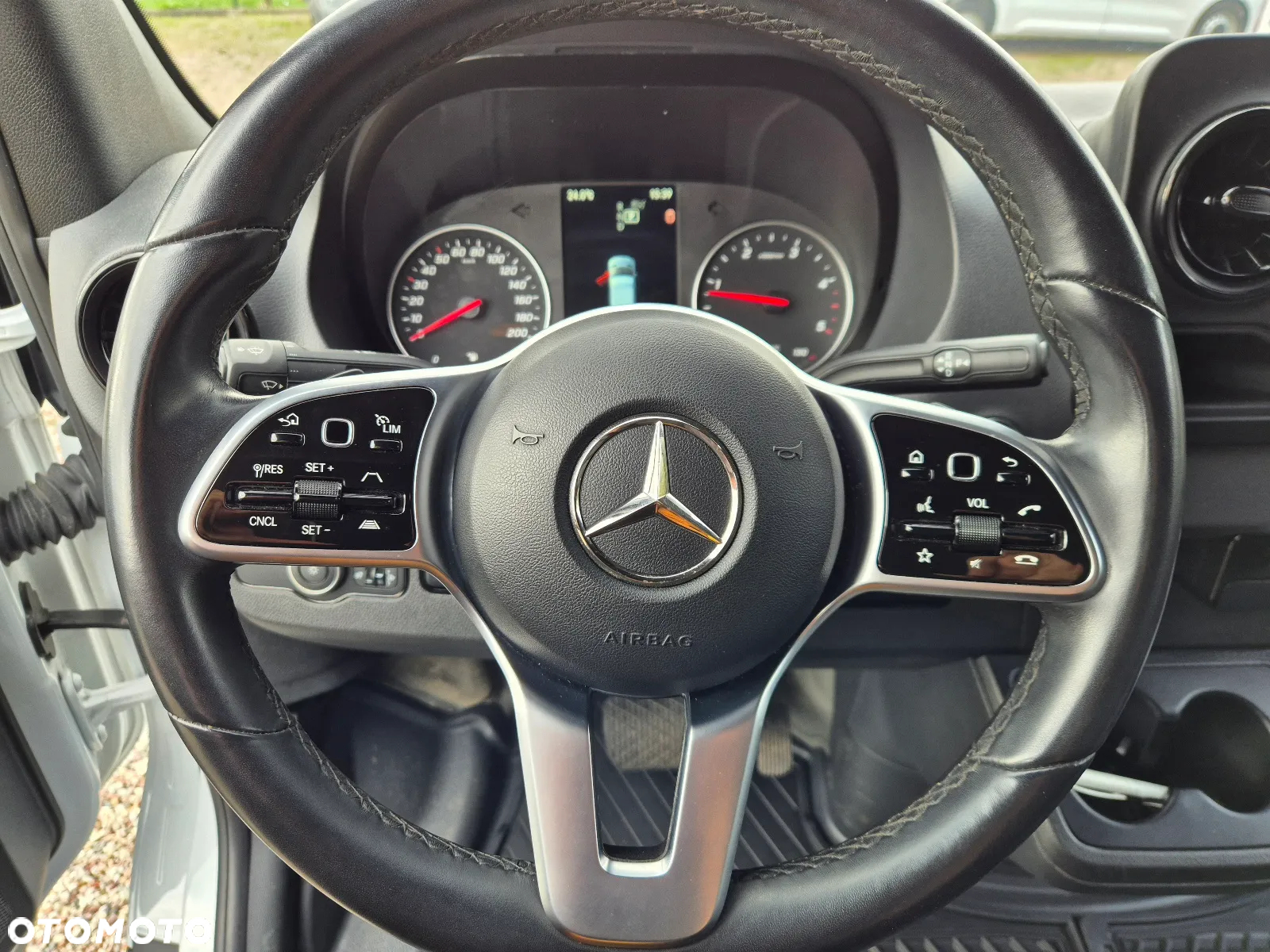 Mercedes-Benz Sprinter - 8