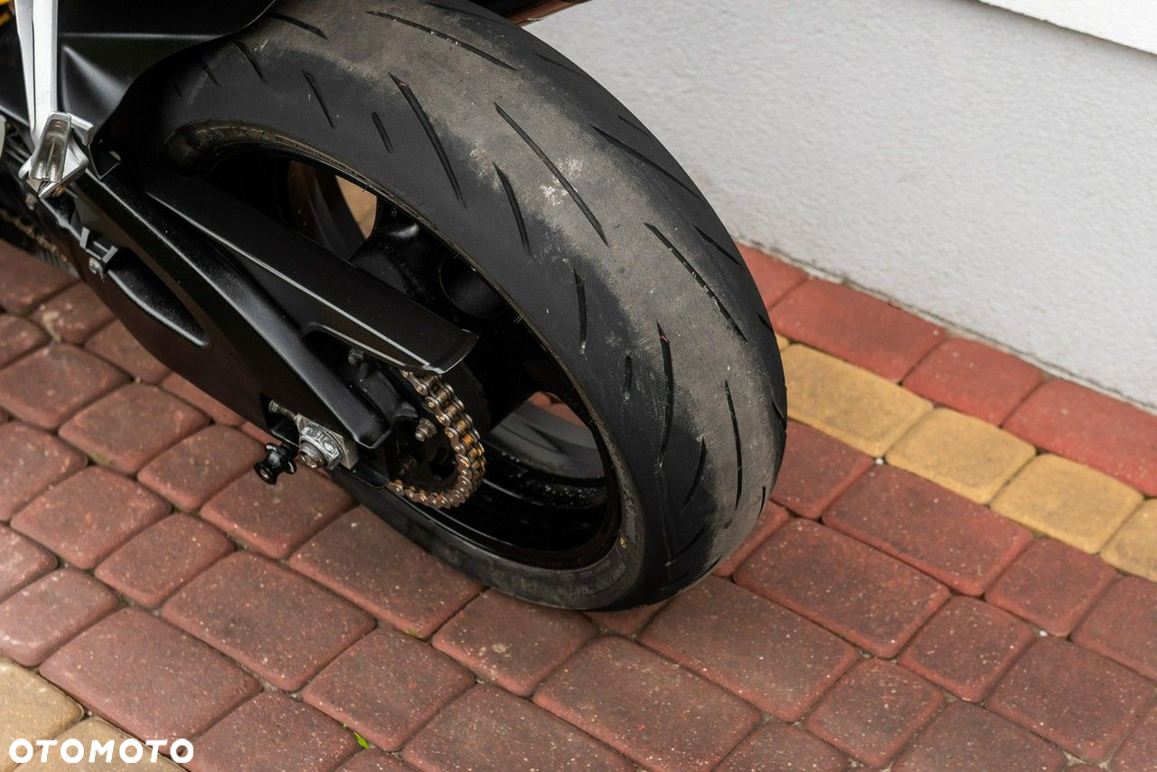 Suzuki GSX-R - 6