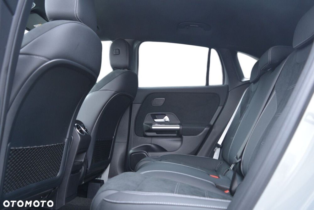 Mercedes-Benz GLA - 9