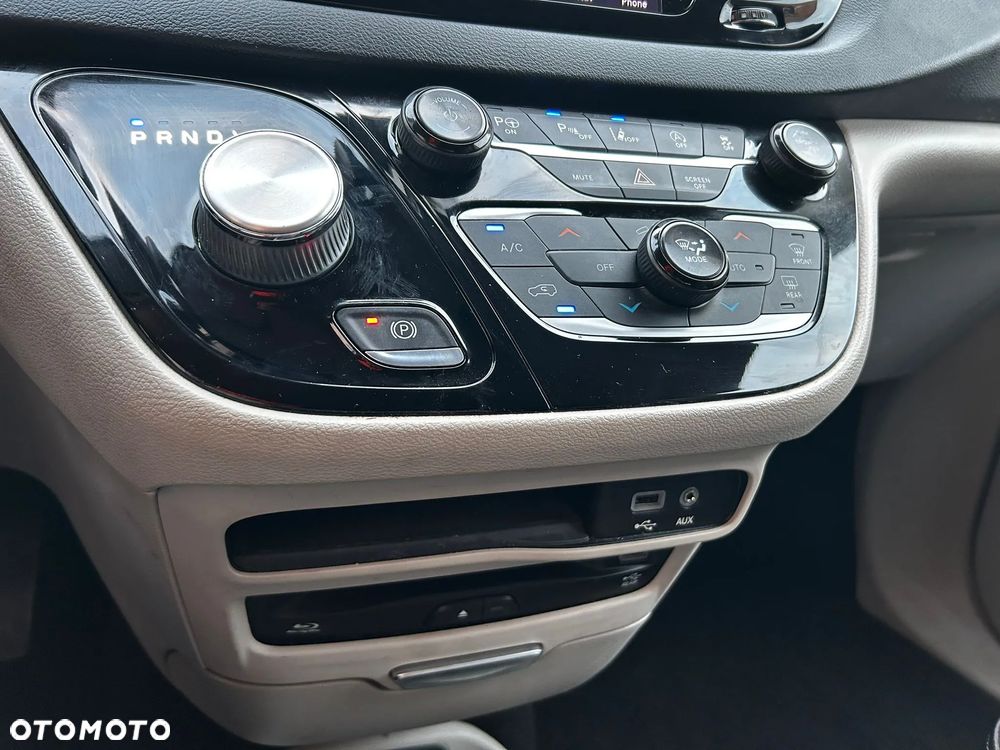 Chrysler Pacifica - 30