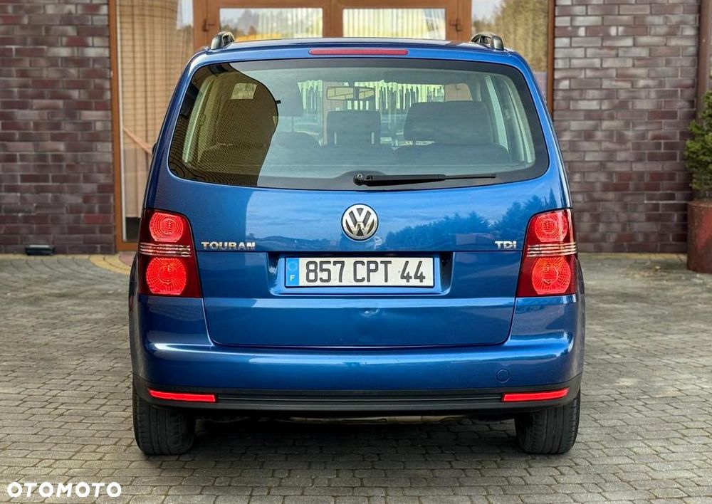 Volkswagen Touran - 16