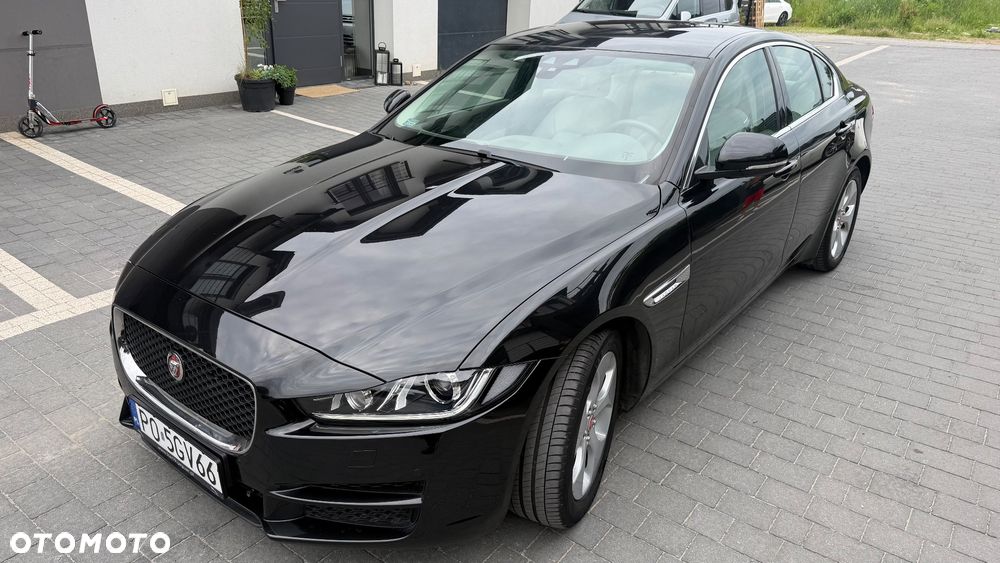 Jaguar XE 2.0 T Prestige - 3