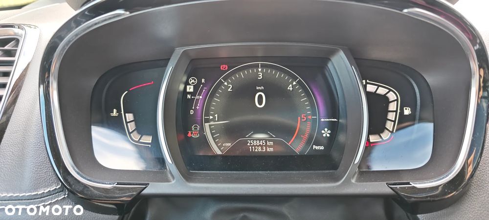 Renault Espace 1.6 dCi Energy Initiale Paris EDC 7os - 17