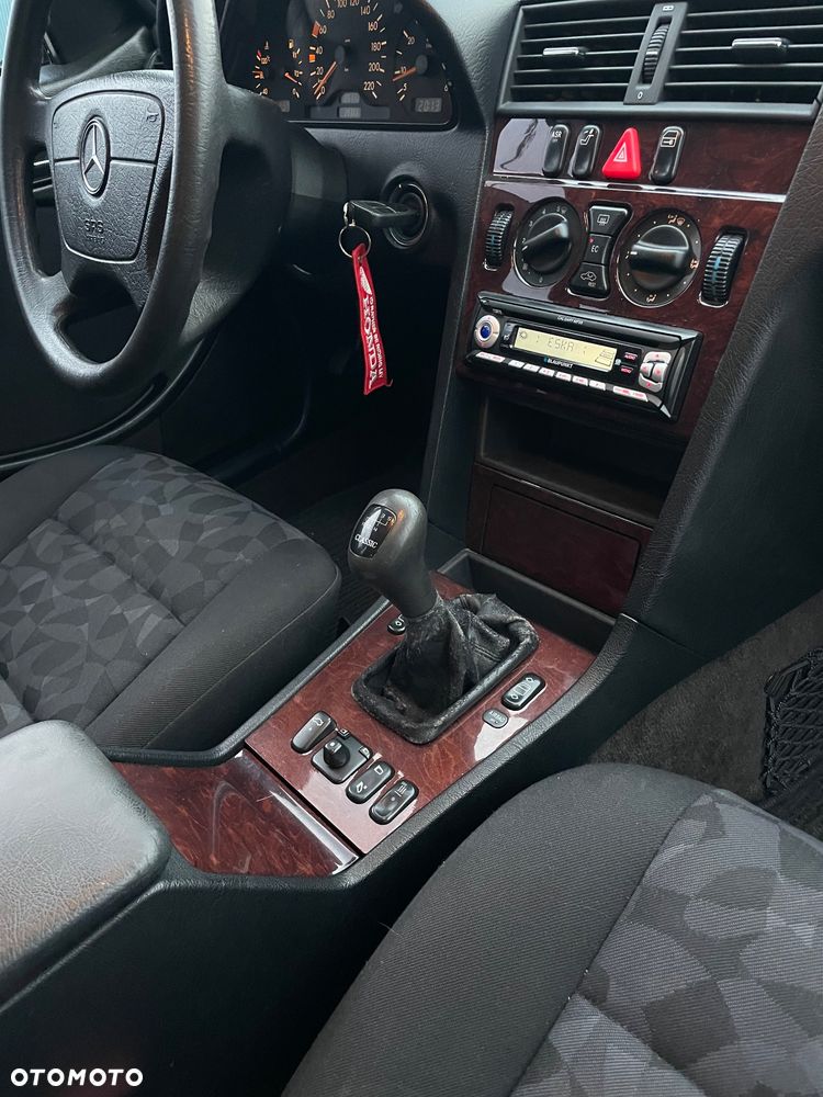 Mercedes-Benz Klasa C 220 T CDI Classic - 29