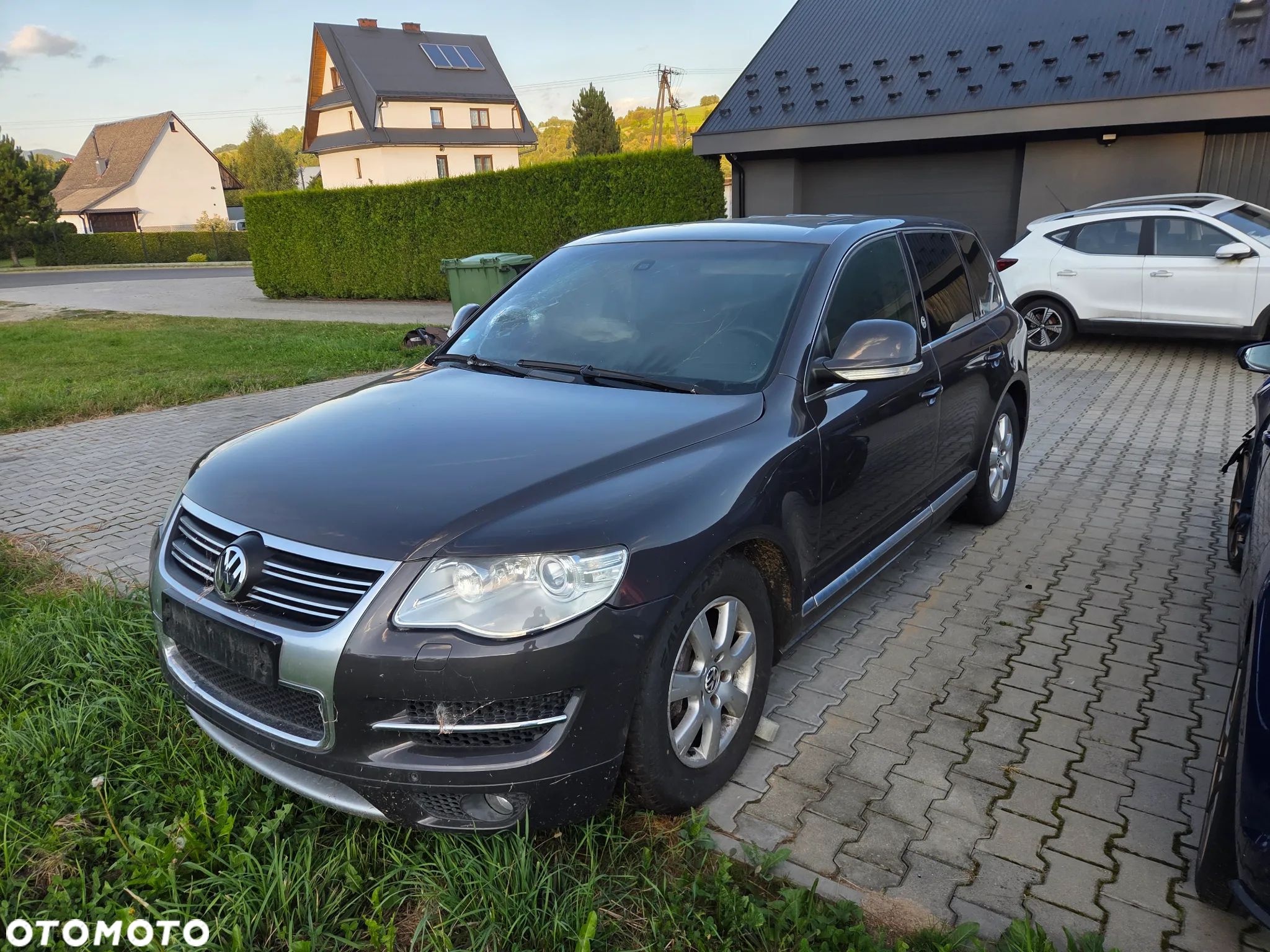 Volkswagen Touareg - 1