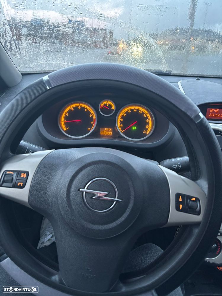 Opel Corsa 1.4 16V Sport - 4